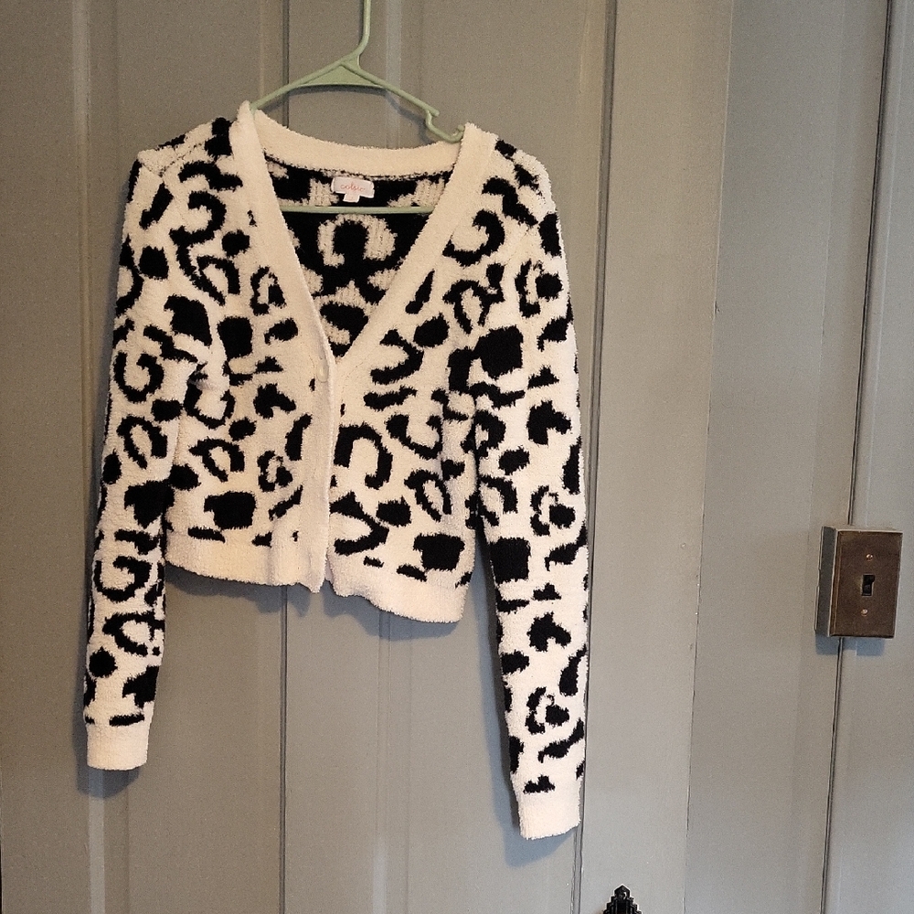 Chic Black and White Leopard Print Cardigan